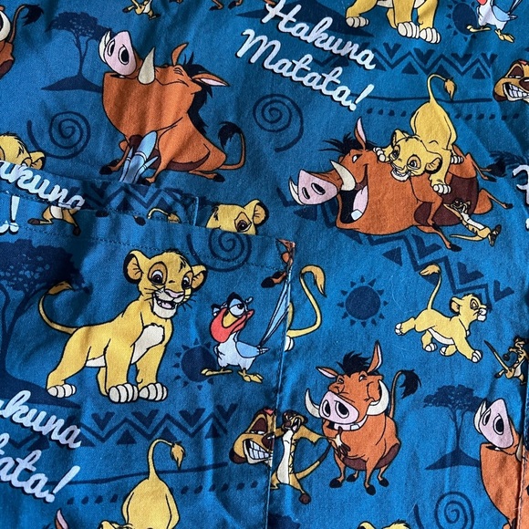 Lion King Scrub Top Size XSmall - Picture 4 of 7